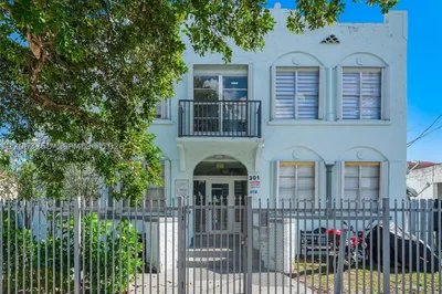 301 SW 10th Ave #2 1