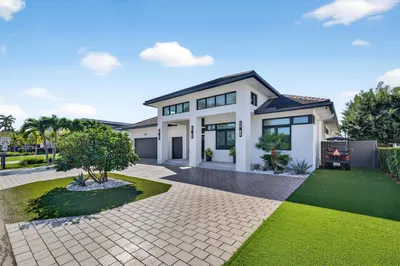 520 Golden Harbour Drive 1