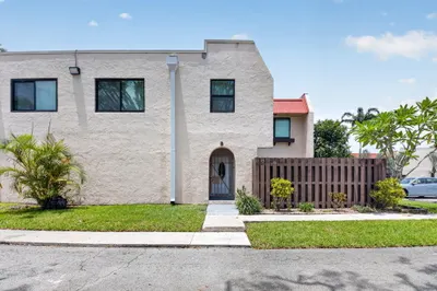 6352 SEVEN SPRINGS Boulevard #B 1