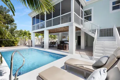320 Calzada De Bougainville 1