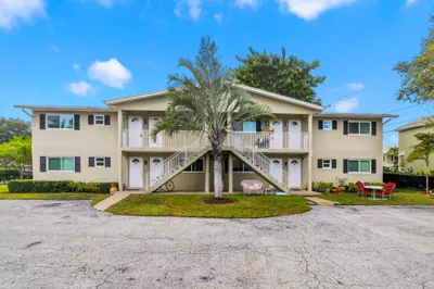 1850 Palm Trail 1