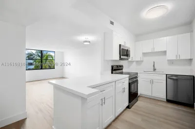 10852 N Kendall Dr #305 1