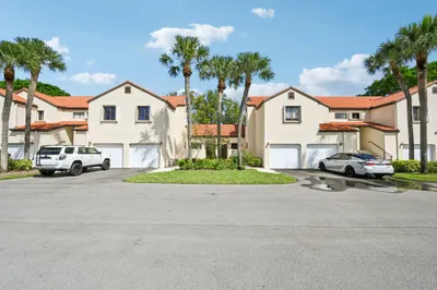 22 VIA DE CASAS SUR #103 1