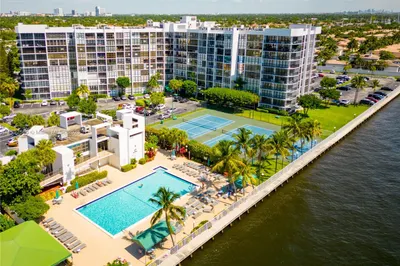 1000 Parkview Dr #415 1