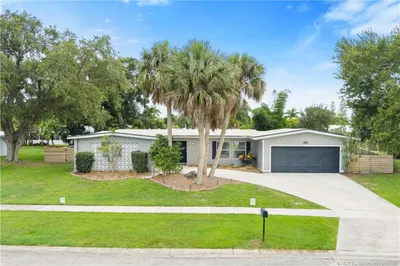 1420 SE San Ignacio Lane 1