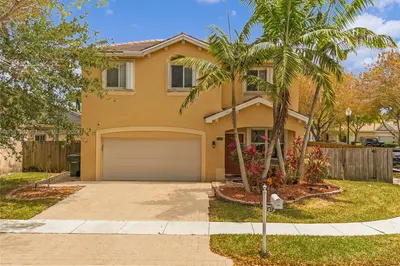 657 SE 30th Ter 1