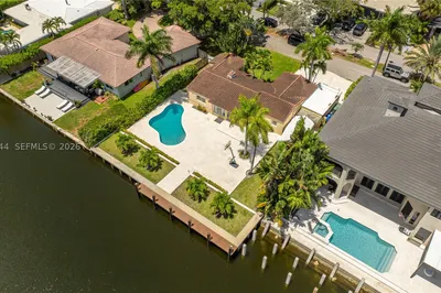 330 Coconut Isle Dr 1