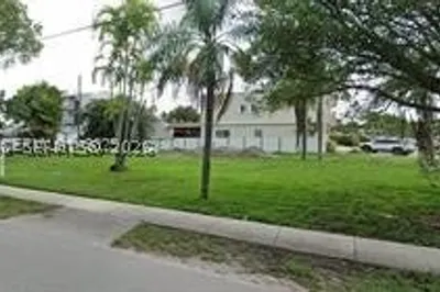 1700 Mayo St 1