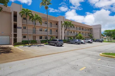 10466 Sunrise Lakes Blvd #107 1