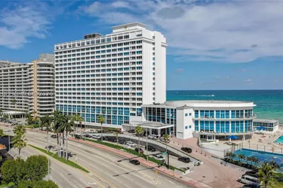 5445 Collins Ave #BAY11 1