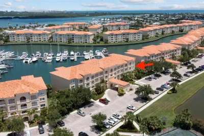 15 Harbour Isle Dr #306 1