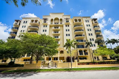 101 Sidonia Ave #205 1