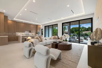 252 SW 14th Pl 1