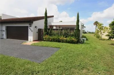 7445 Bay Hill Dr #7445 1