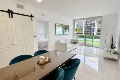 6365 Collins Avenue #811 1