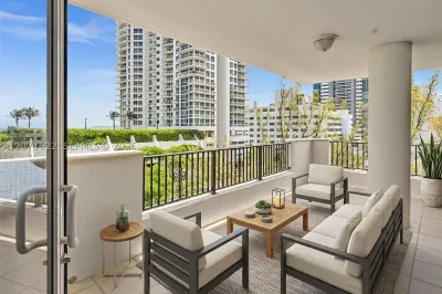 6422 Collins Ave #501 1