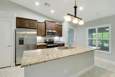 242 SW South Quick Circle 1