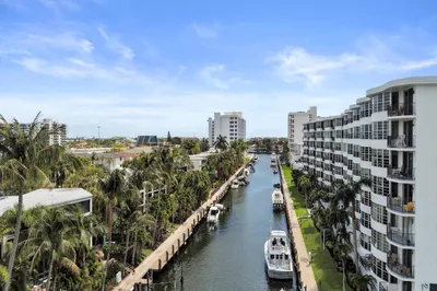 3051 NE 48th Street #702 1