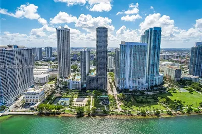 1750 N Bayshore Dr #2202 1