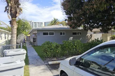 831 SW 7th Street 1
