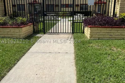 617 SW 11th St #14E 1