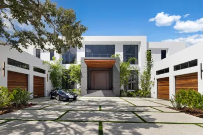 9900 SW 125th Ave 1