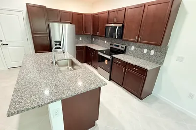 4394 S Longwood Lk Square 1