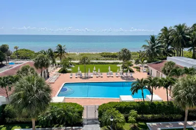 2457 Collins Avenue #504 1