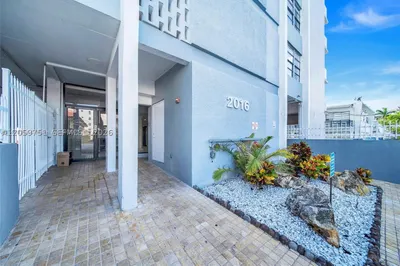 2016 Bay Dr #304 1