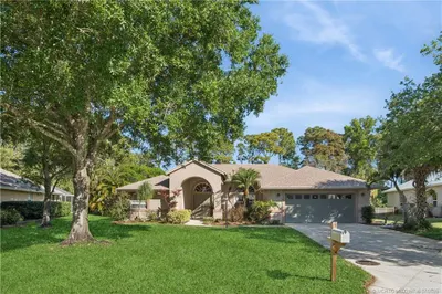 582 SE Southwood Trail 1