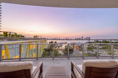220 LAKE SHORE Drive #612 1