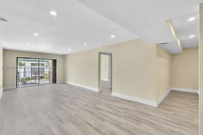 9124 Collins Ave #304 1