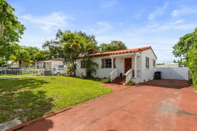 560 NW 135th St 1