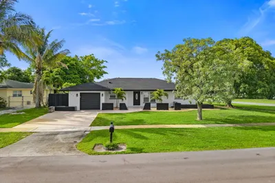908 Hibiscus Drive 1
