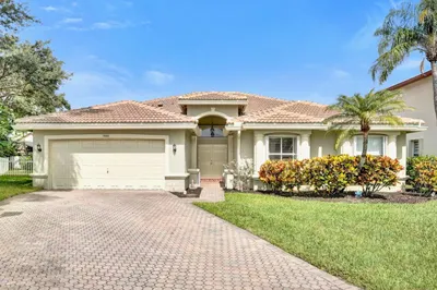 5886 Bay Hill Circle 1
