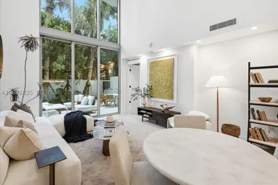 2200 Brickell Ave #GV04 1