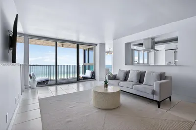 2655 Collins Ave #1512 1