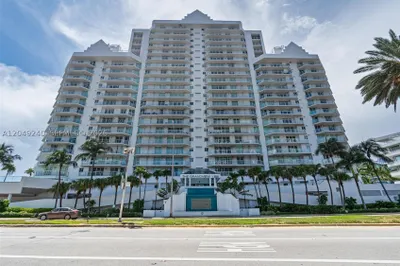 5900 Collins Ave #1406 1