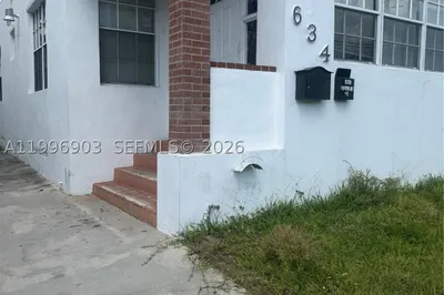 634 SW 10th Ave 1