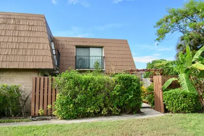 6185 SE Riverboat Drive #1011 1