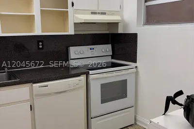 1150 Collins Ave #404 1