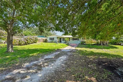 1890 NW Sunset Boulevard 1