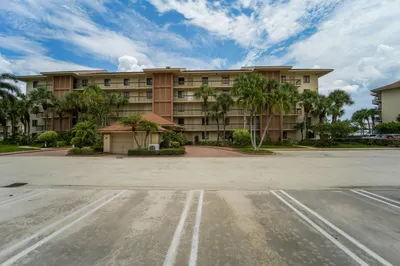 2601 MARINA ISLE Way #204 1