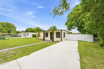 2520 NW 160th St 1