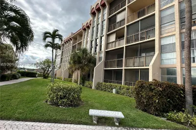 2000 Atlantic Shores Blvd #404 1