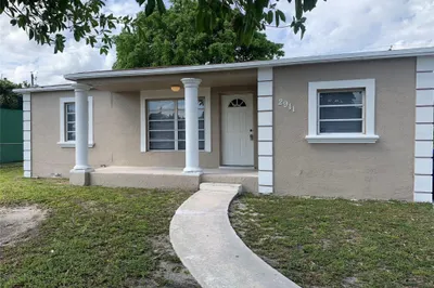 2911 NW 7th Street 1