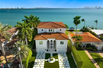 1460 S Treasure Dr 1
