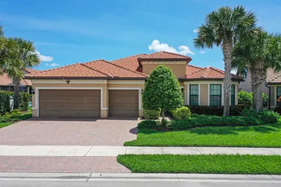301 SE Huntington Circle 1