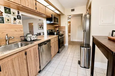 6800 Cypress Rd #501 1
