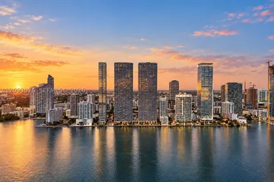 700 NE 24th St #2201 1